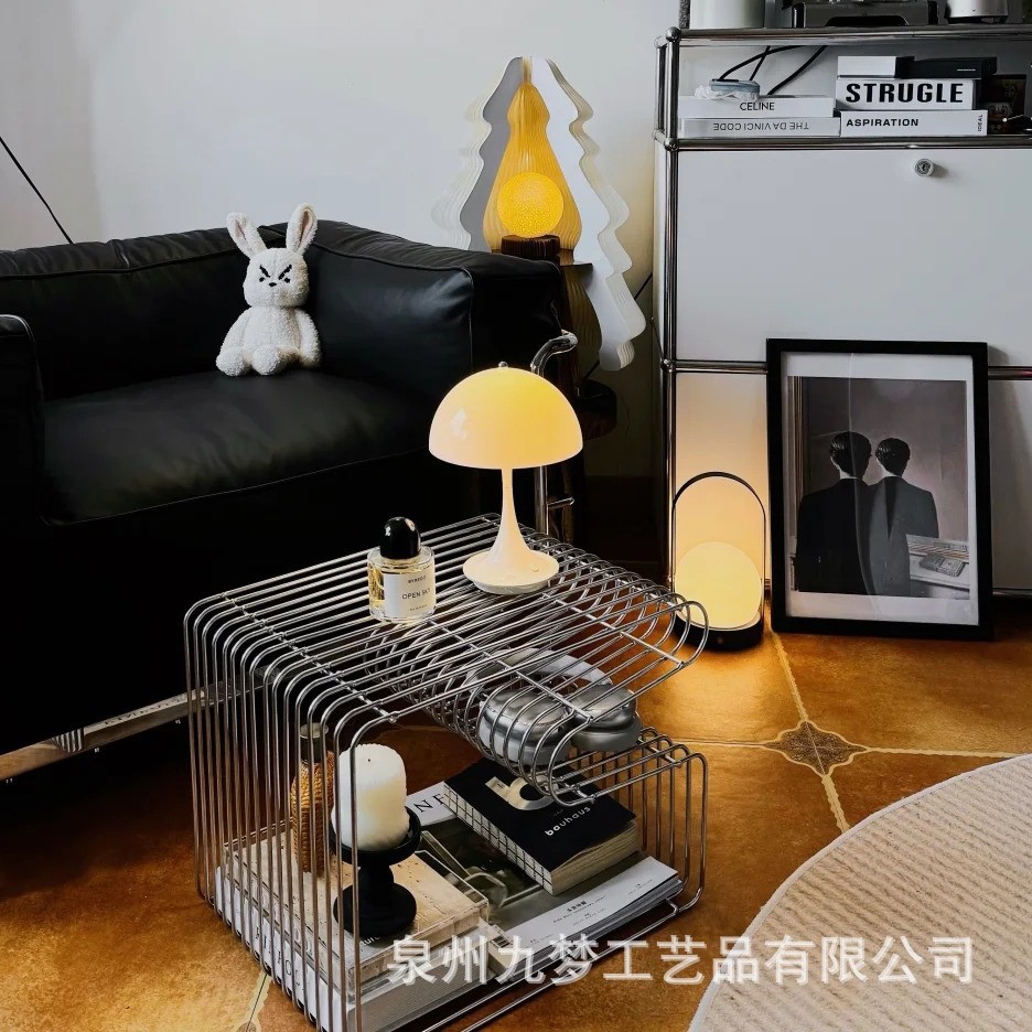 Lighting And Decor Magazine - Prosty stojak na gazety i książki