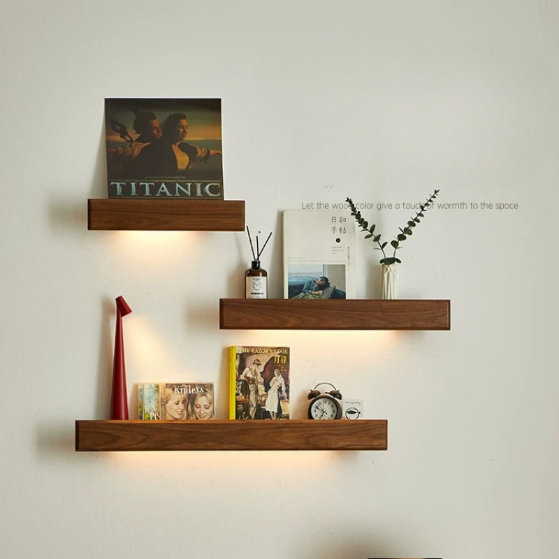 Półka ścienna z litego drewna, – Lighting And Decor Magazine recenzja i cena